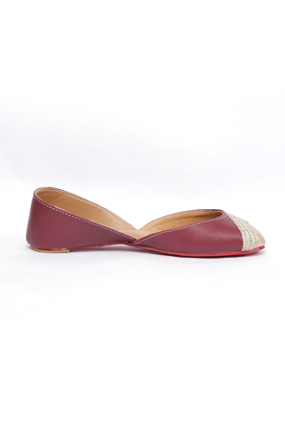 Caramel Red Embroidered Cruelty-Free Leather Juttis サイズ EU36