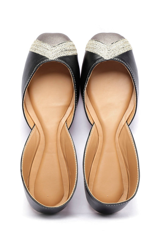 Black Embroidered Cruelty-Free Leather Juttis サイズ EU38