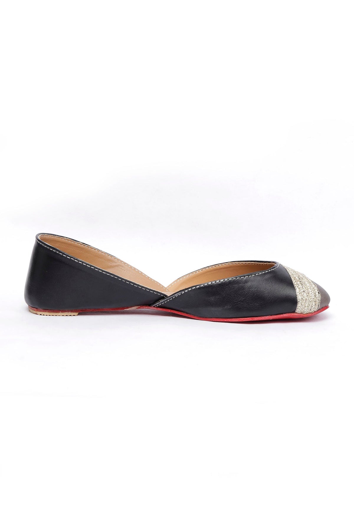 Black Embroidered Cruelty-Free Leather Juttis サイズ EU38