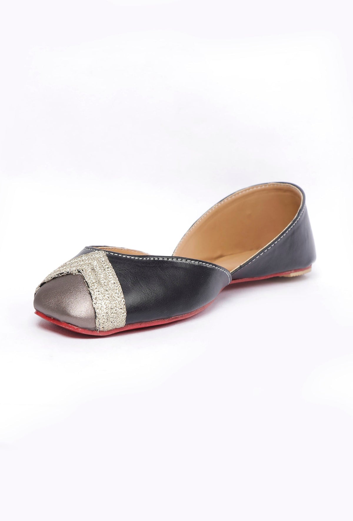 Black Embroidered Cruelty-Free Leather Juttis サイズ EU38