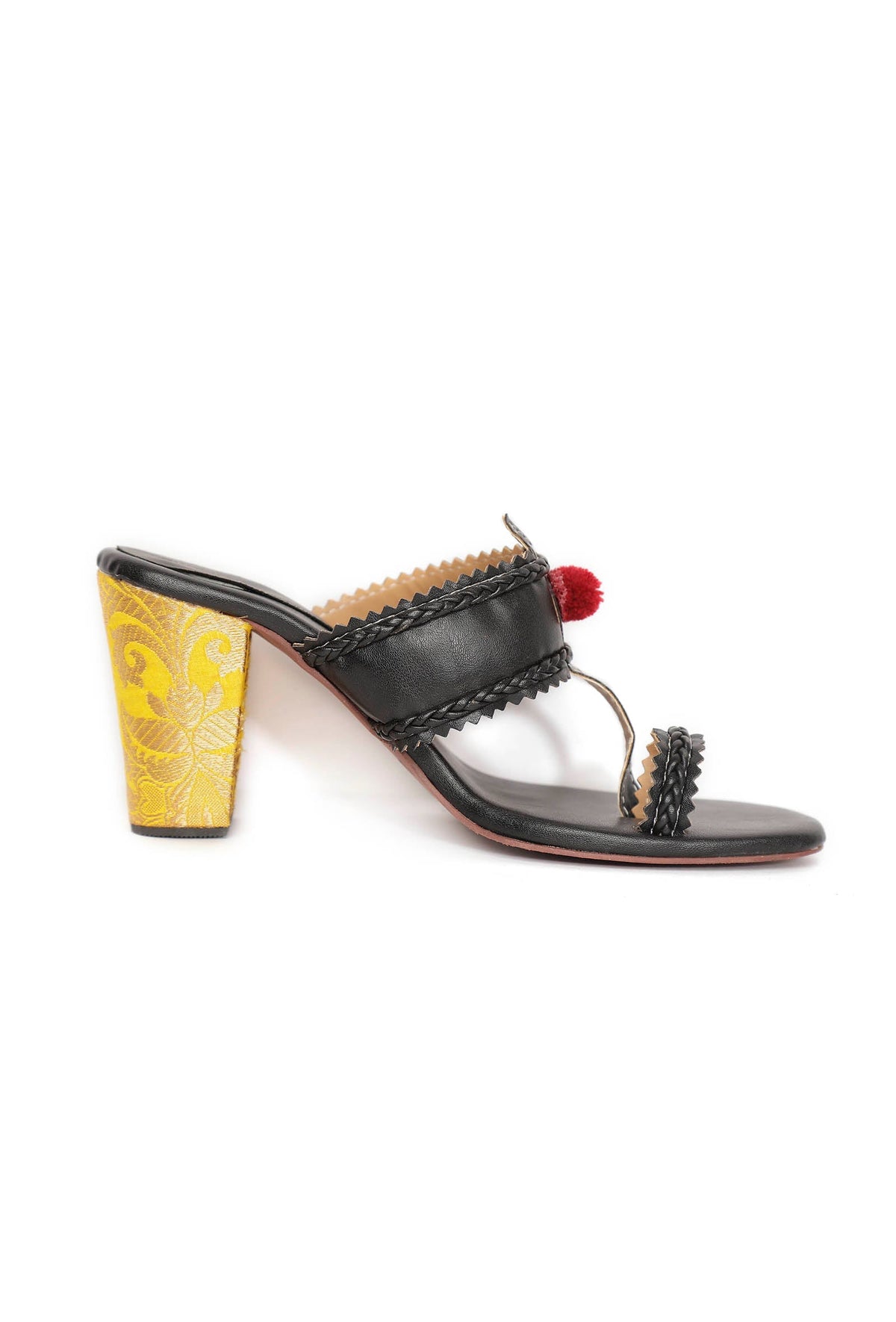 Charcoal Black with Yellow Brocade Kolhapuri Inspired Heels サイズ EU40