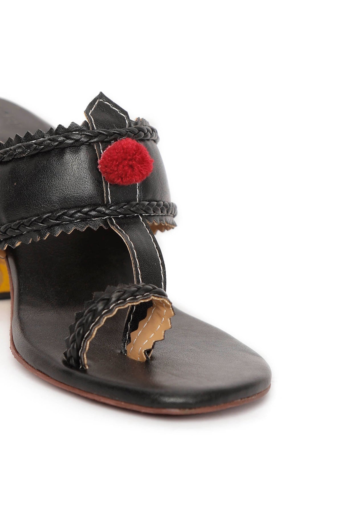 Charcoal Black with Yellow Brocade Kolhapuri Inspired Heels サイズ EU40