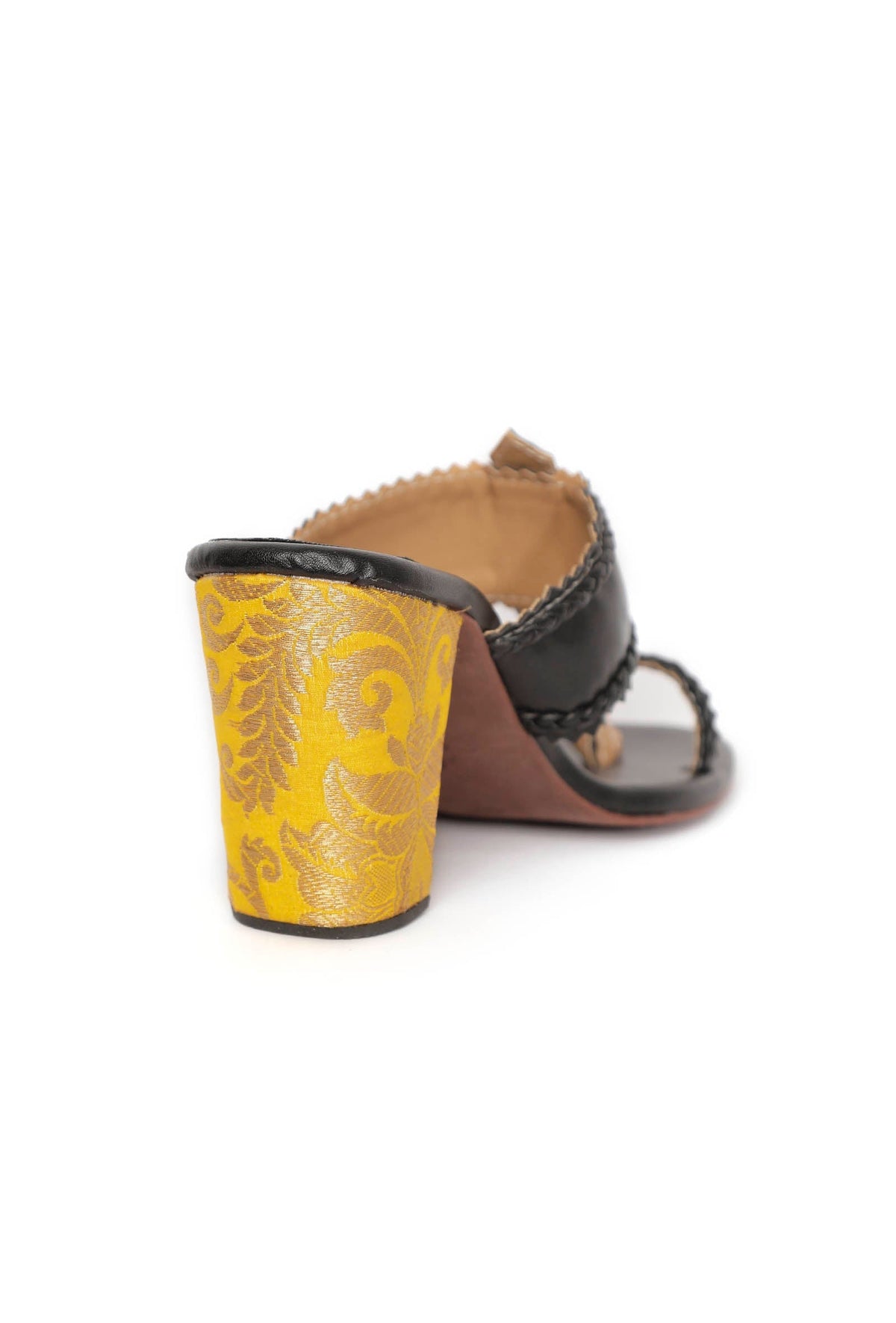 Charcoal Black with Yellow Brocade Kolhapuri Inspired Heels サイズ EU40