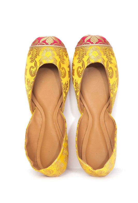 Tuscan Yellow with Pink Brocade Juttis サイズ EU38