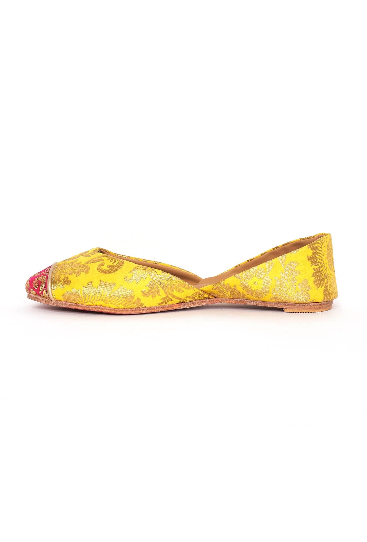 Tuscan Yellow with Pink Brocade Juttis サイズ EU36