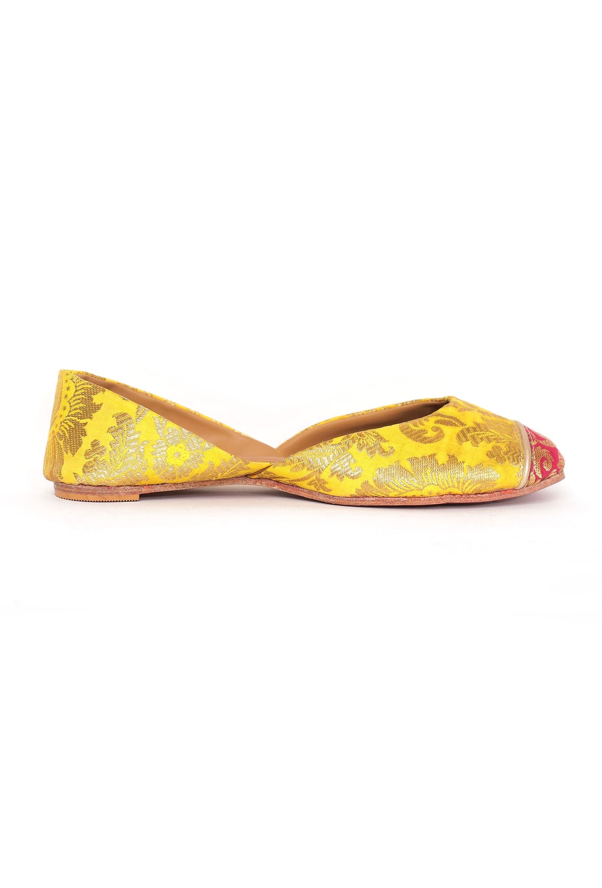 Tuscan Yellow with Pink Brocade Juttis サイズ EU39
