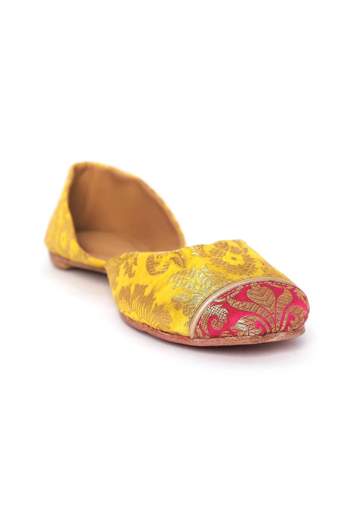 Tuscan Yellow with Pink Brocade Juttis サイズ EU40