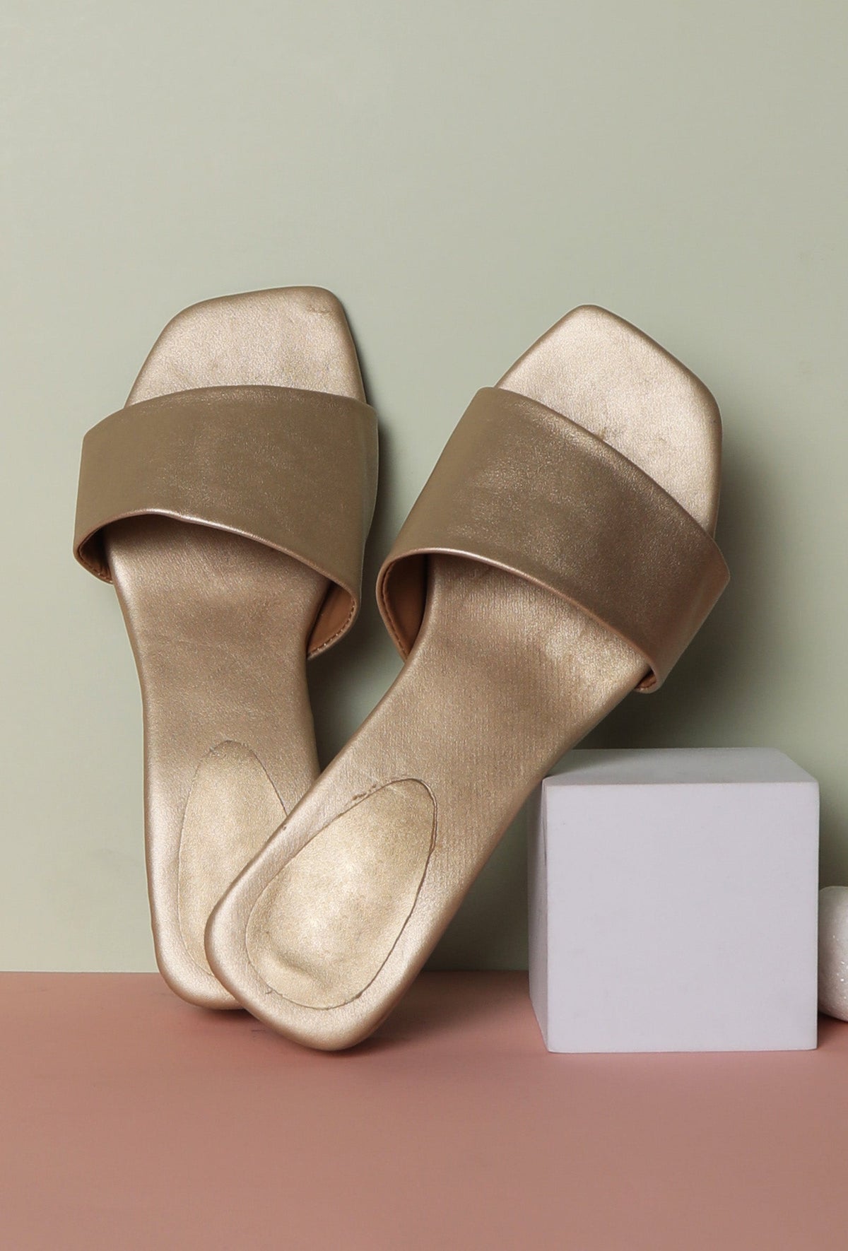 Light Golden Cruelty Free Leather Heels サイズ EU39