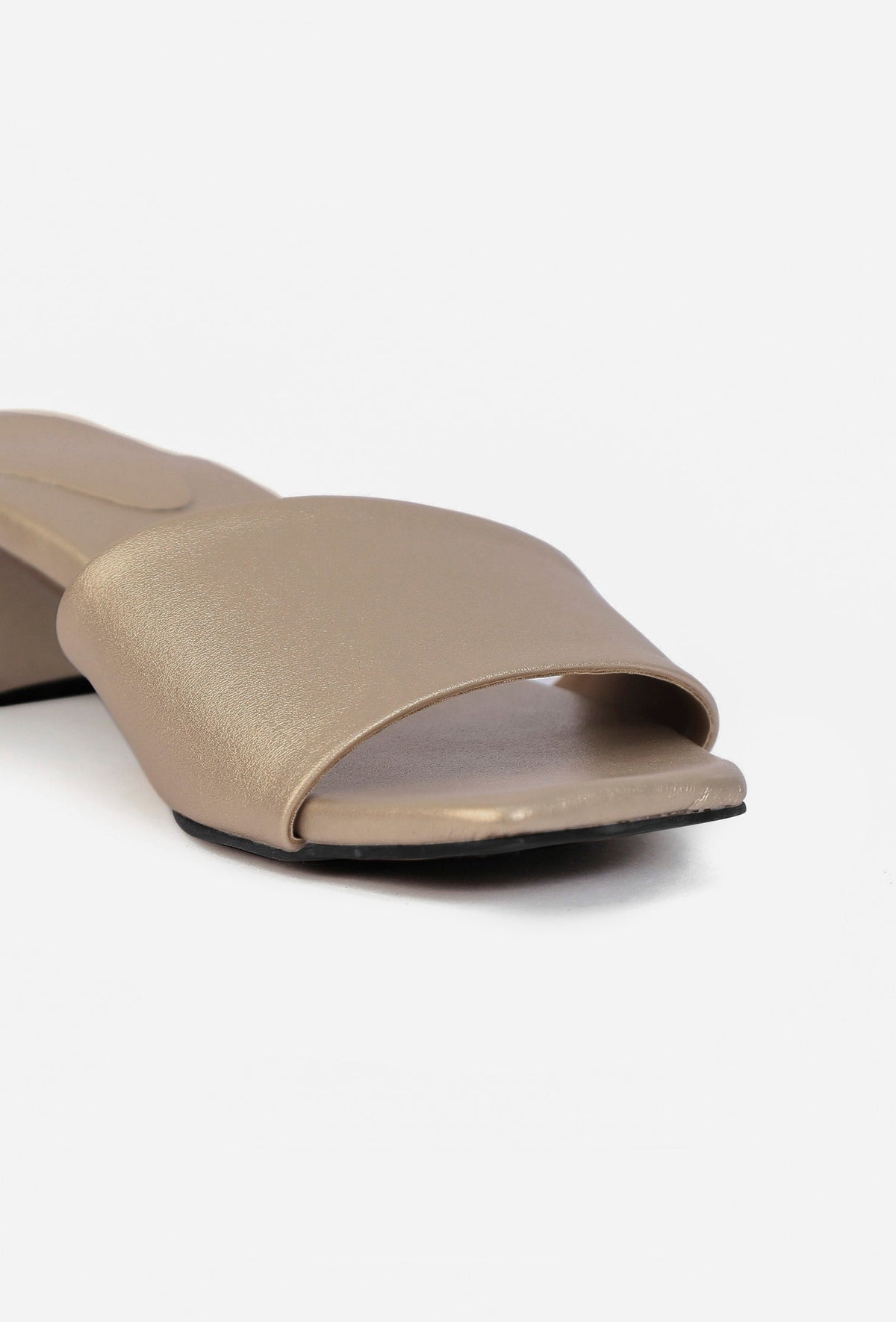 Light Golden Cruelty Free Leather Heels サイズ EU38