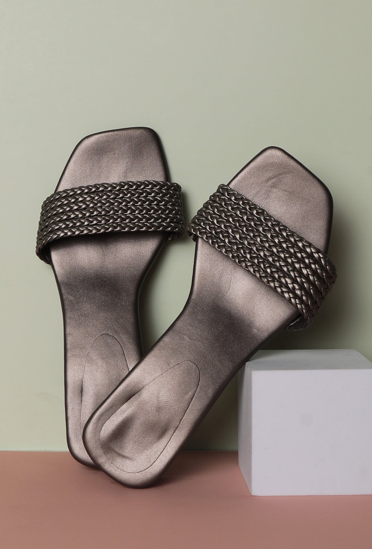 Ivon Grey Cruelty Free Leather Heels サイズ EU42