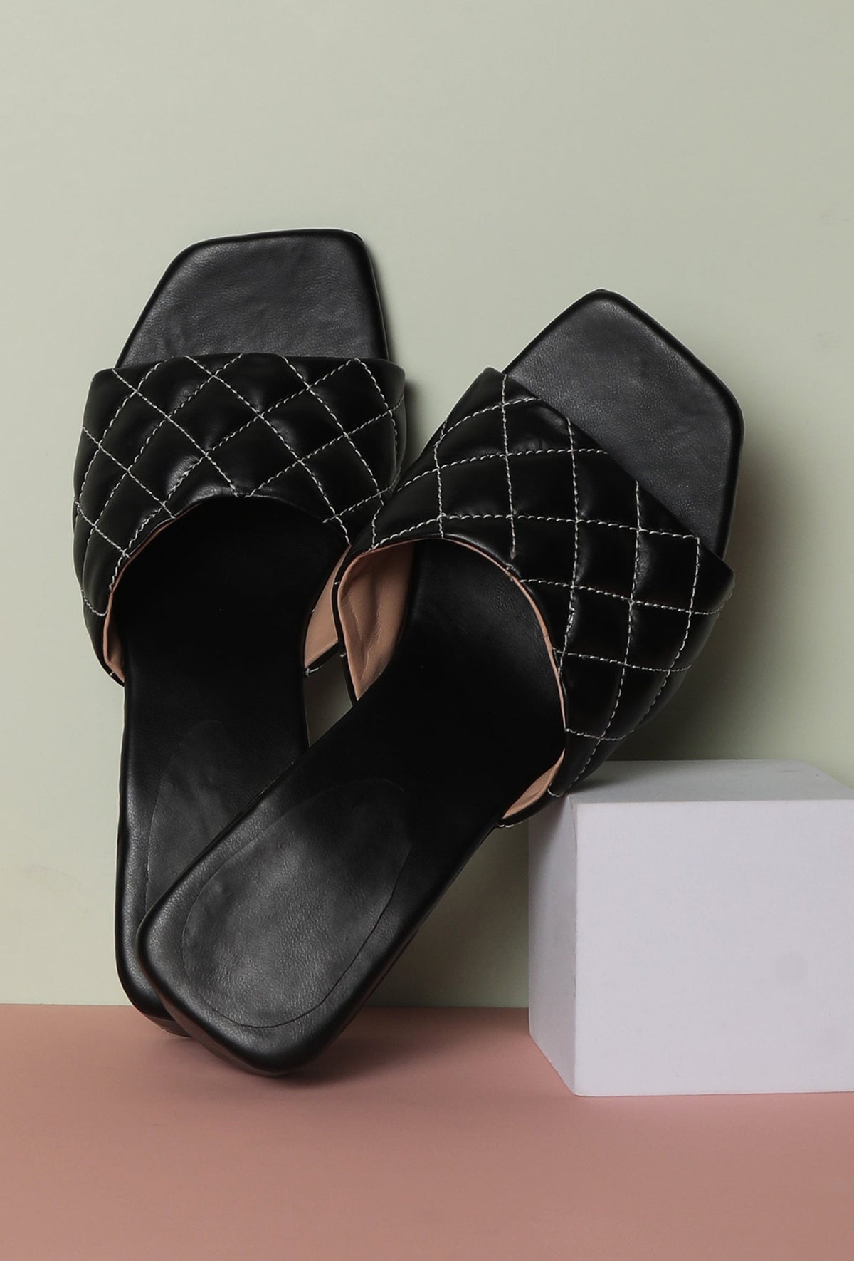 Pebble Black Cruelty Free Leather Heels サイズ EU36