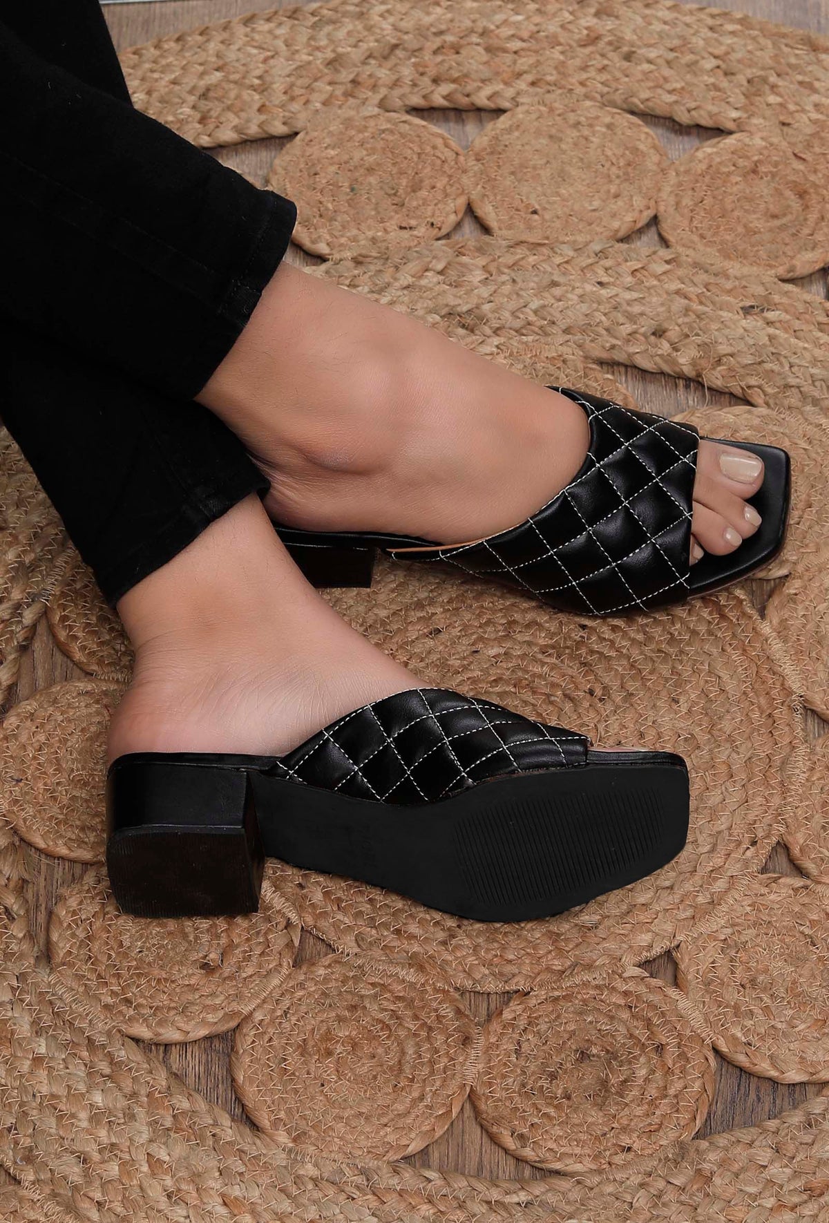 Pebble Black Cruelty Free Leather Heels サイズ EU35