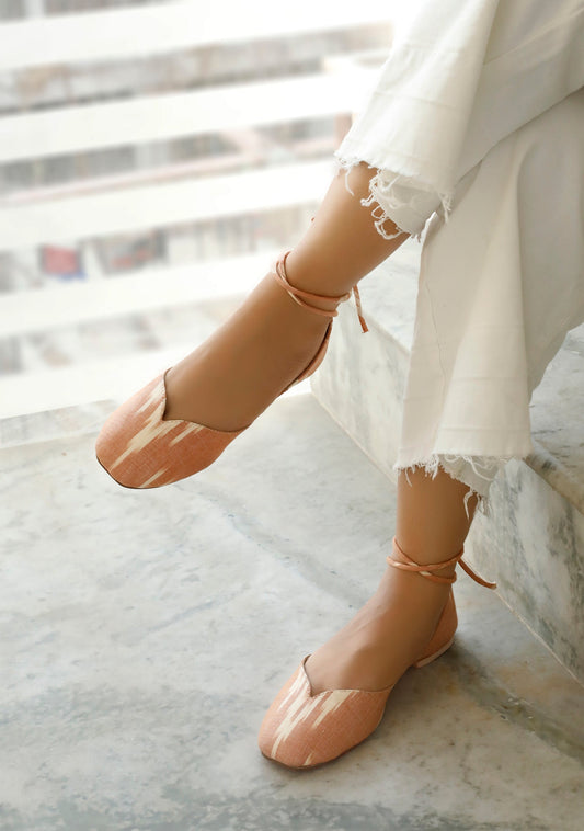 Peach Ikkat Cruelty Free Leather Juttis サイズ EU38