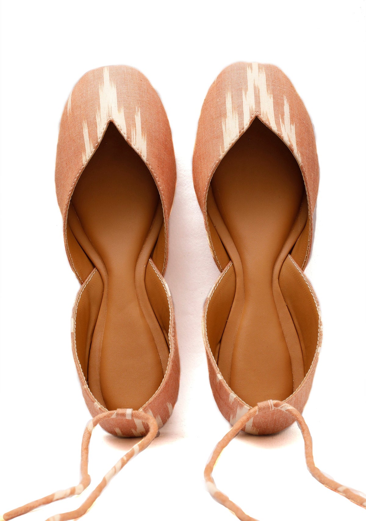 Peach Ikkat Cruelty Free Leather Juttis サイズ EU39