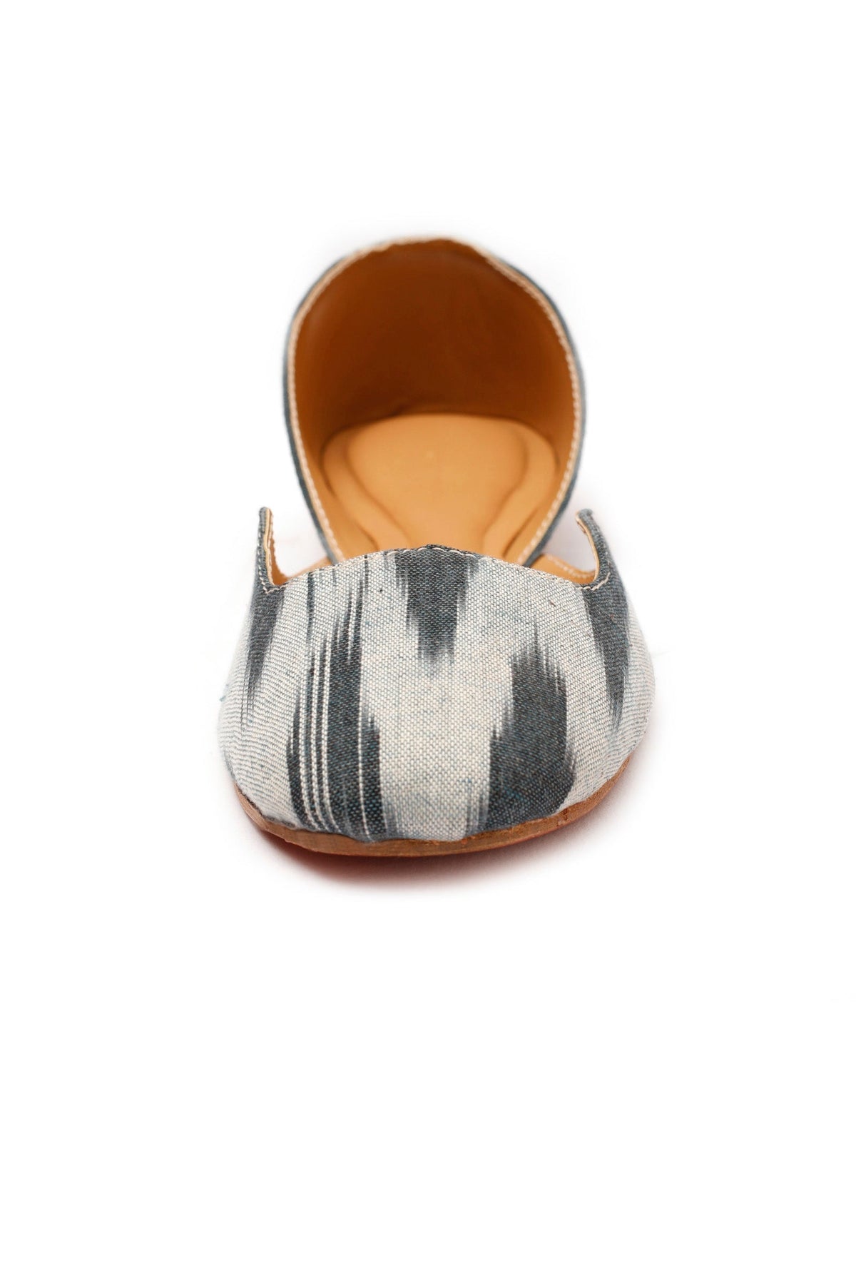 Grey and White Ikkat Cruelty Free Leather Juttis サイズ EU40