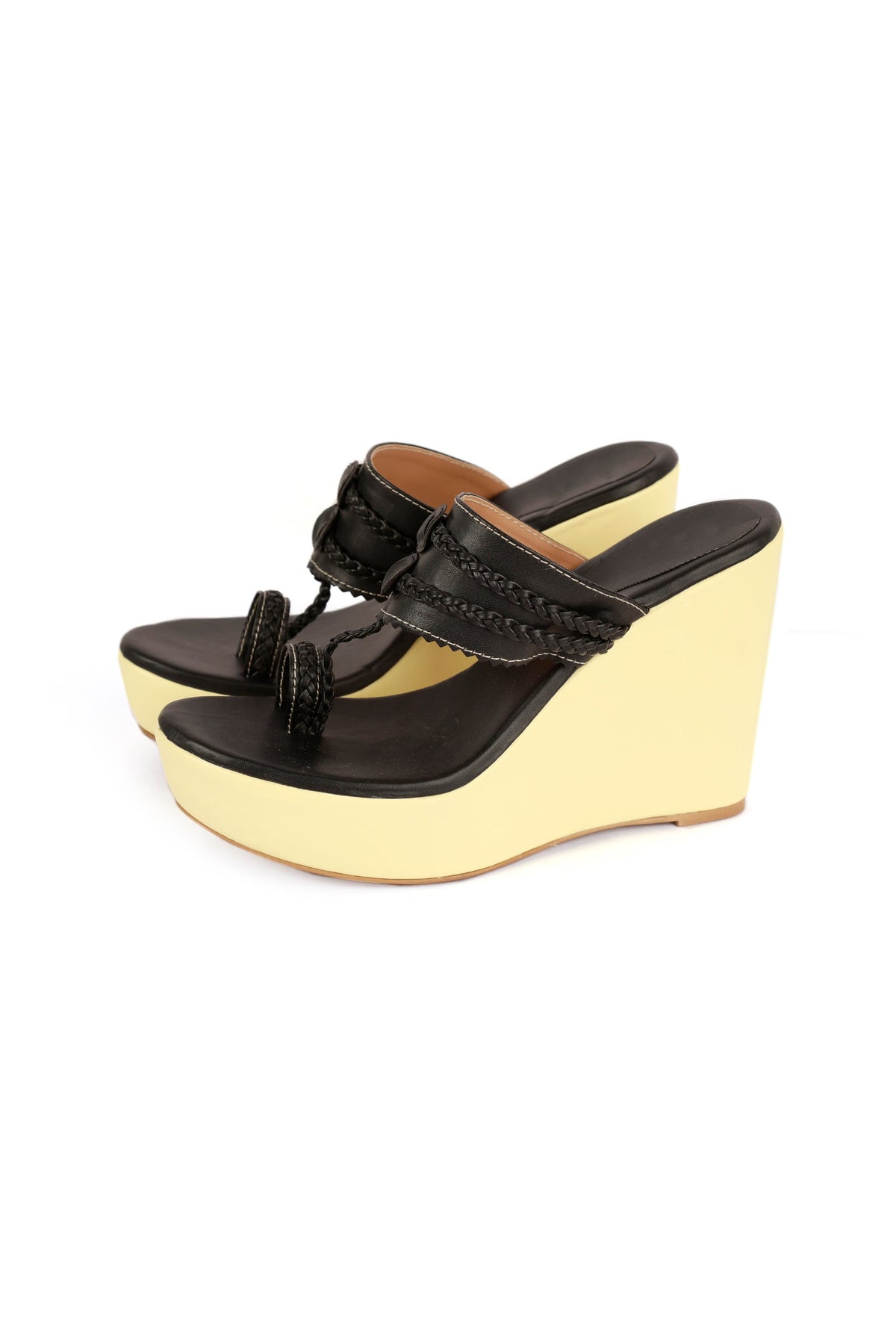 Cream and Black Vegan Leather Kolhapuri Wedges サイズ EU39