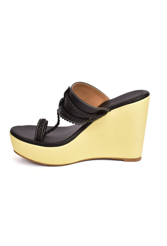 Cream and Black Vegan Leather Kolhapuri Wedges サイズ EU38