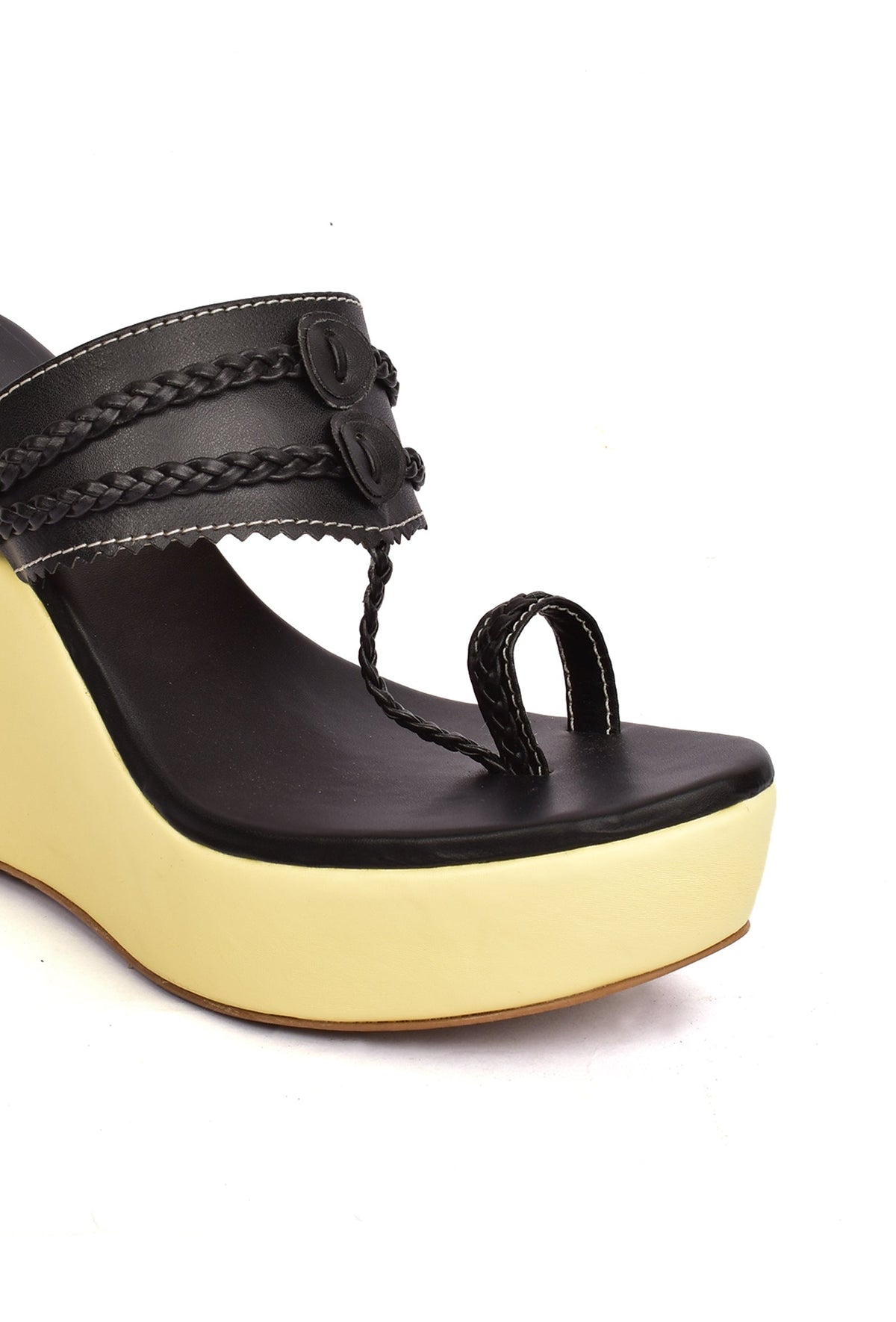 Cream and Black Vegan Leather Kolhapuri Wedges サイズ EU38