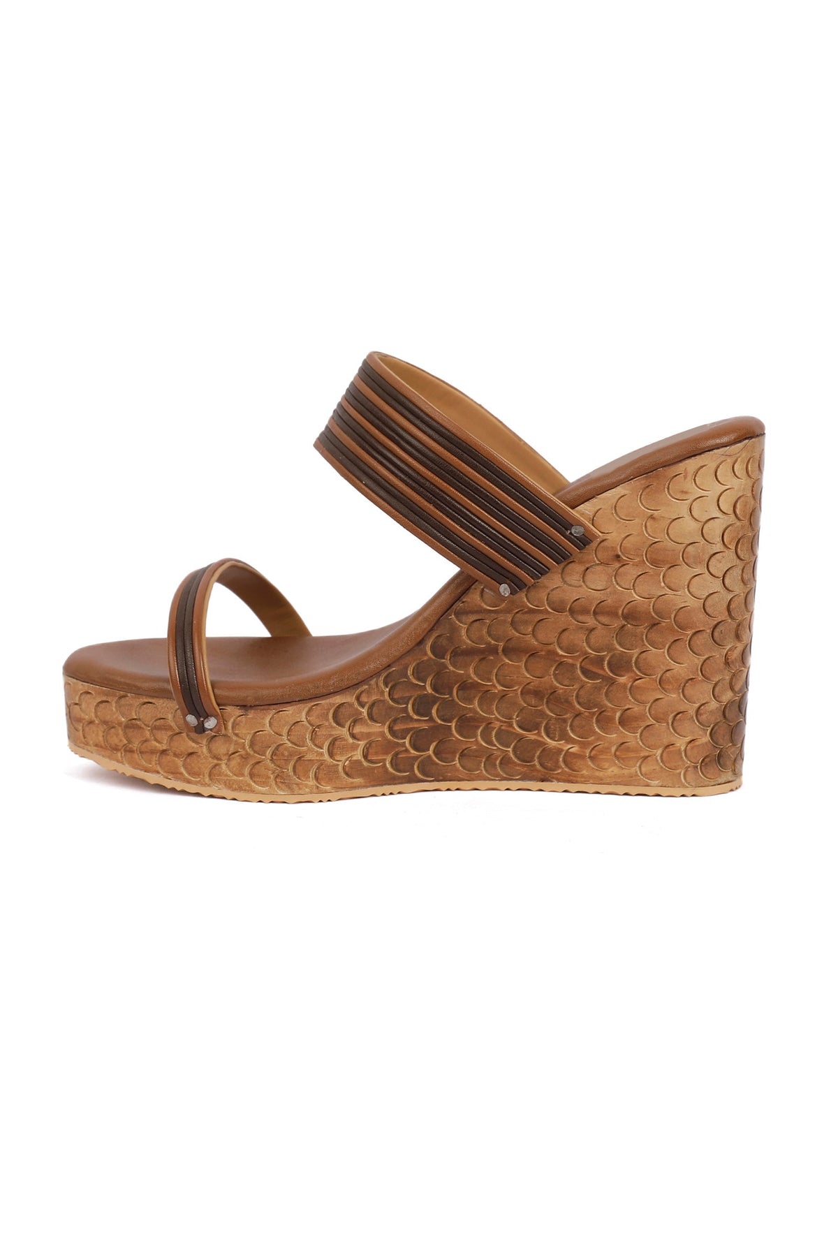 Penny Brown Wooden Carved Textured Platform Wedges サイズ EU41