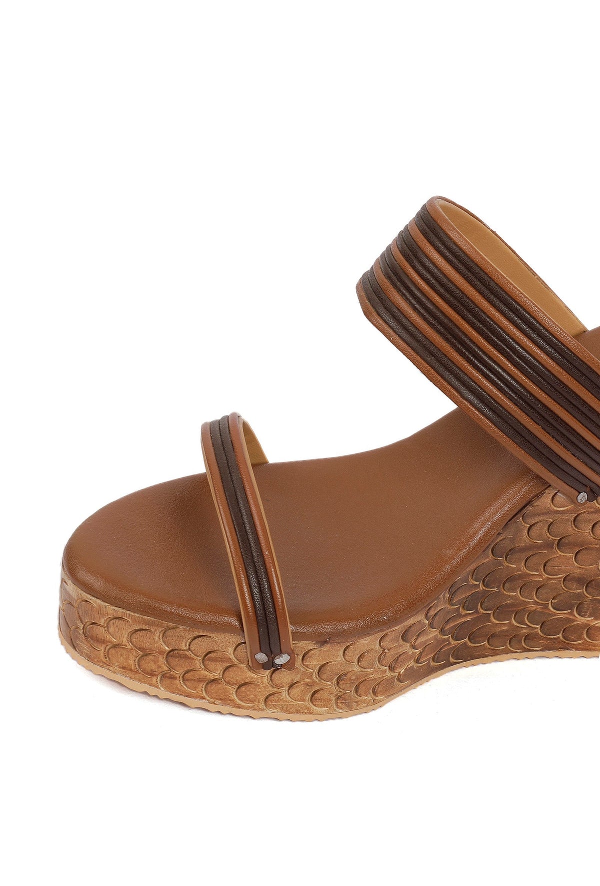 Penny Brown Wooden Carved Textured Platform Wedges サイズ EU38
