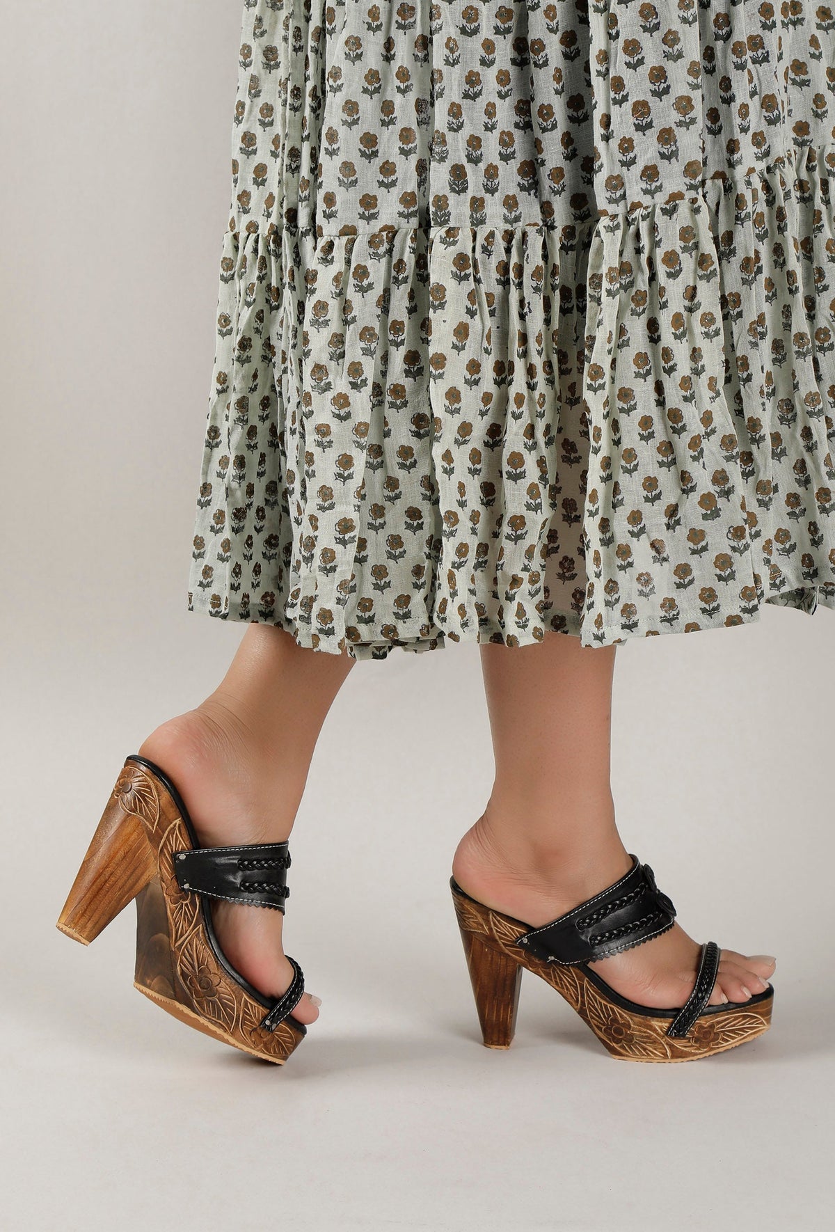 Black and Walnut Brown Wooden Carved Braided Solid Heels サイズ EU36