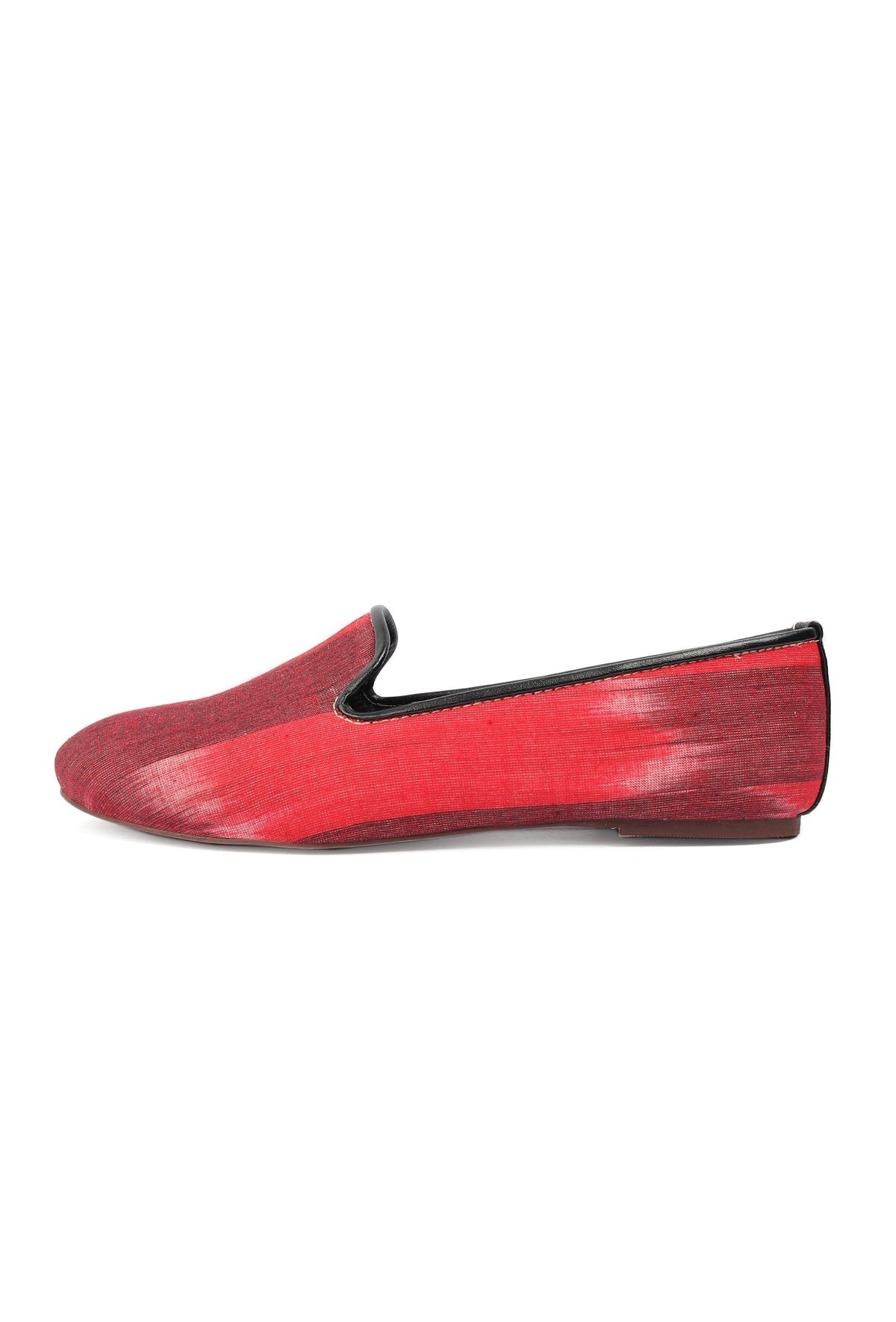 Black & Red Ikat Print Flat Cruelty Free Leather Ballerinas サイズ EU38