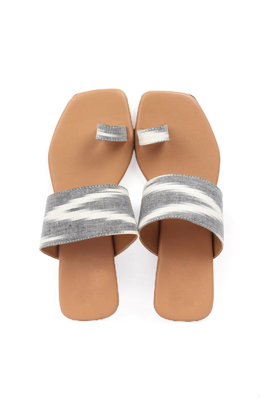 Grey, White & Tawny Brown Ikat One Toe Cruelty Free Leather Flats サイズ EU38