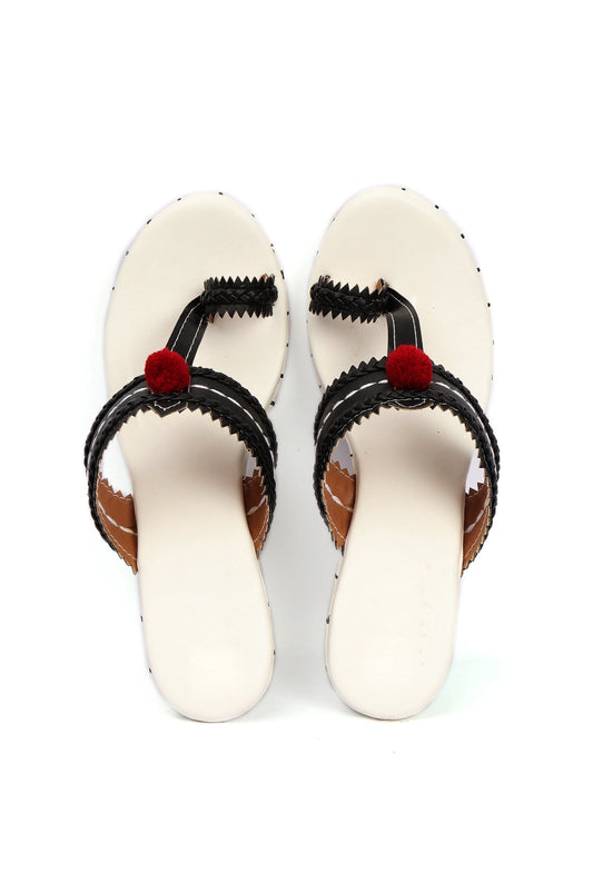 Lohini White & Black Fringed Kolhapuri One Toe Wedges サイズ EU38