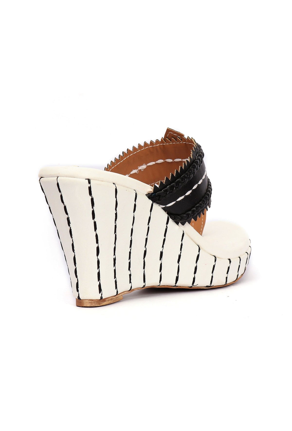 Lohini White & Black Fringed Kolhapuri One Toe Wedges サイズ EU36