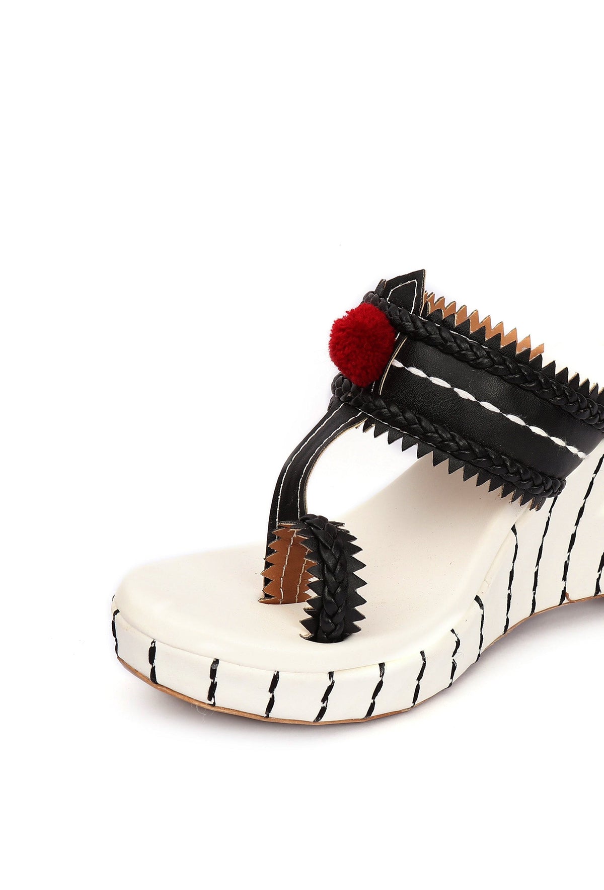 Lohini White & Black Fringed Kolhapuri One Toe Wedges サイズ EU39