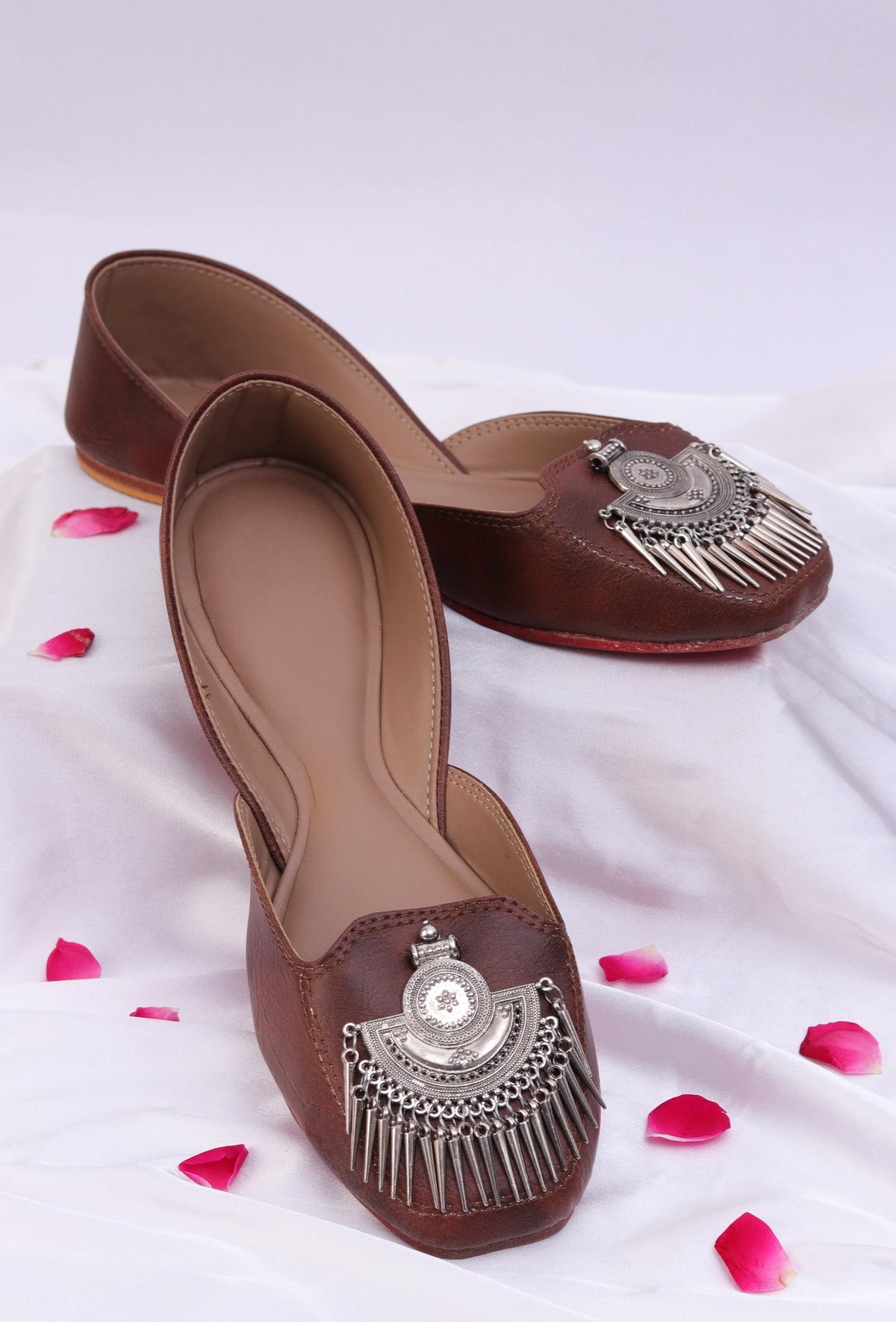 Rustic Coffee Jutti with Tribal Silver Details サイズ EU38