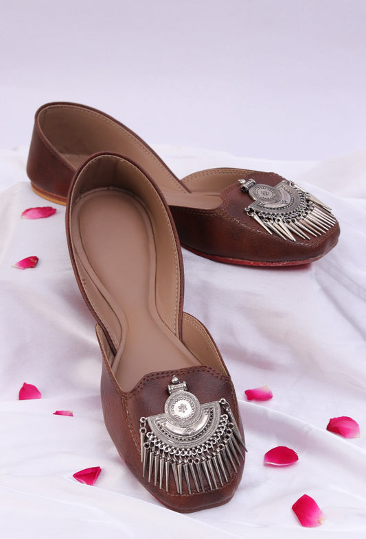 Rustic Coffee Jutti with Tribal Silver Details サイズ EU38