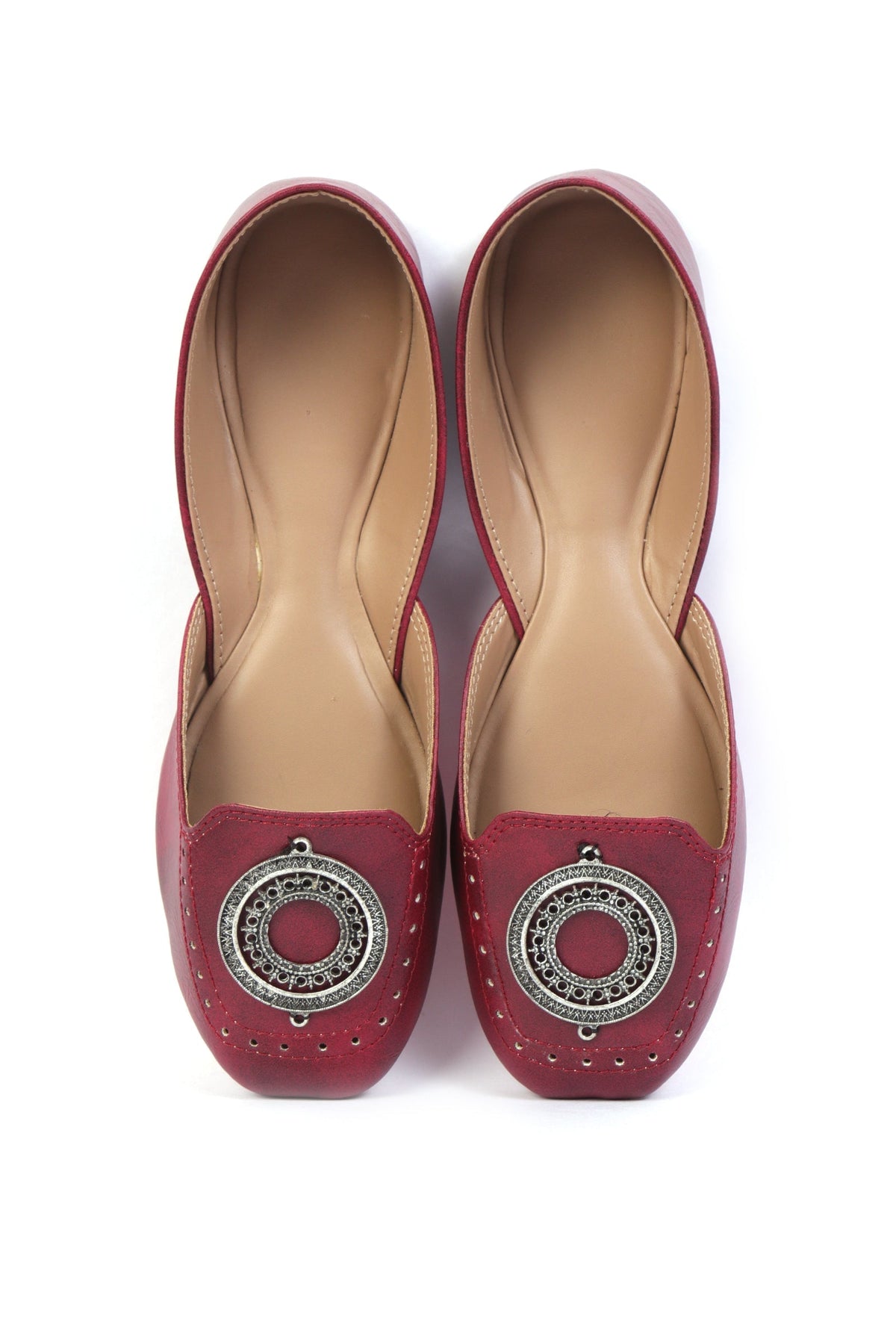 Vibrant Cherry Jutti with Silver Frame Detailing サイズ EU41