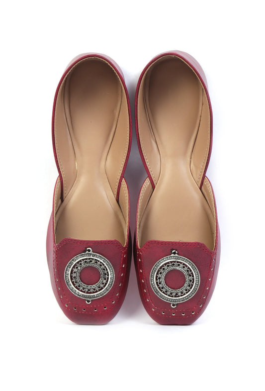 Vibrant Cherry Jutti with Silver Frame Detailing サイズ EU41