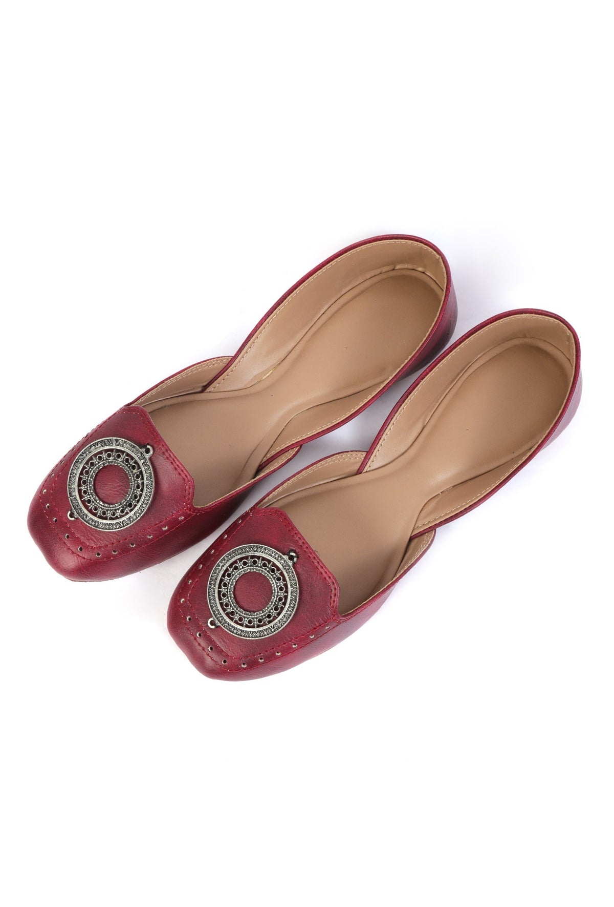 Vibrant Cherry Jutti with Silver Frame Detailing サイズ EU41
