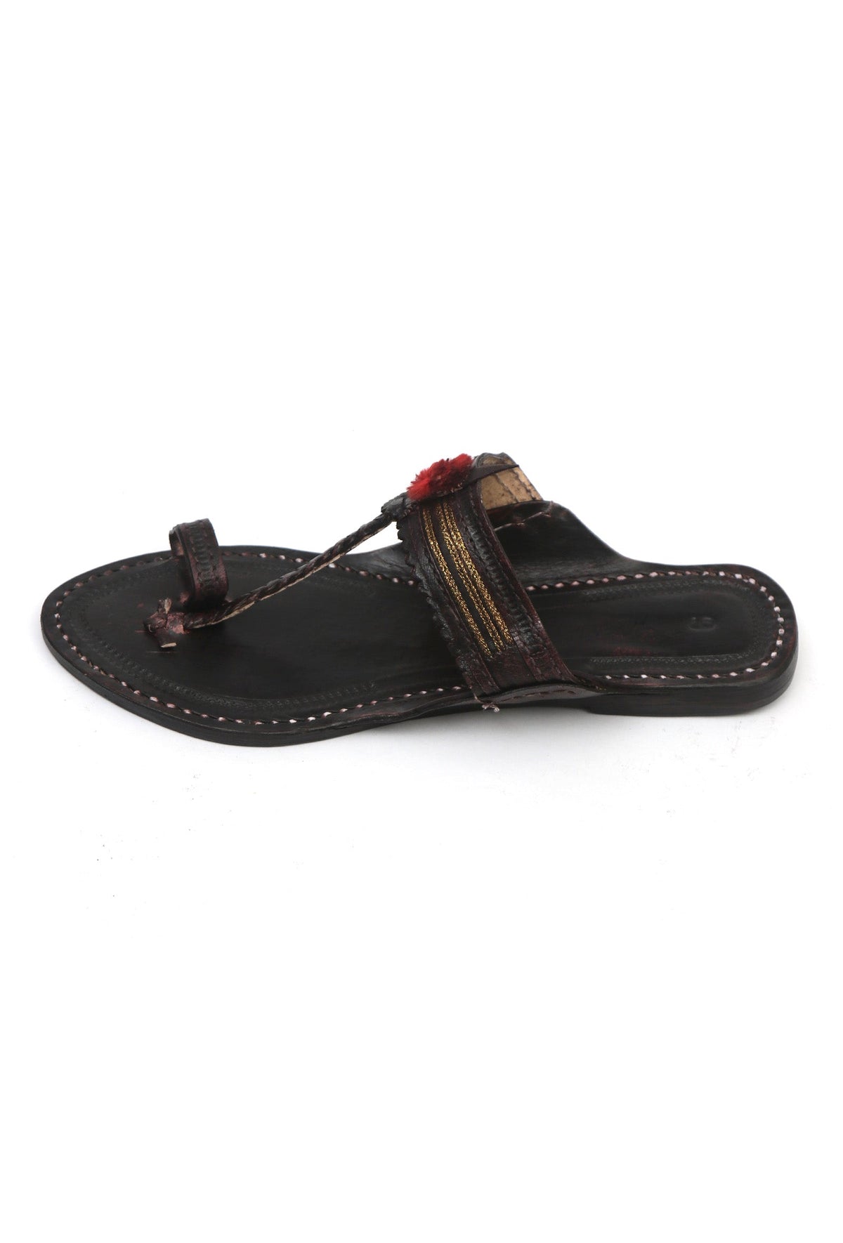 Vasundhara Gold Weave Cruelty-Free Genuine Leather Kolhapuri サイズ EU38