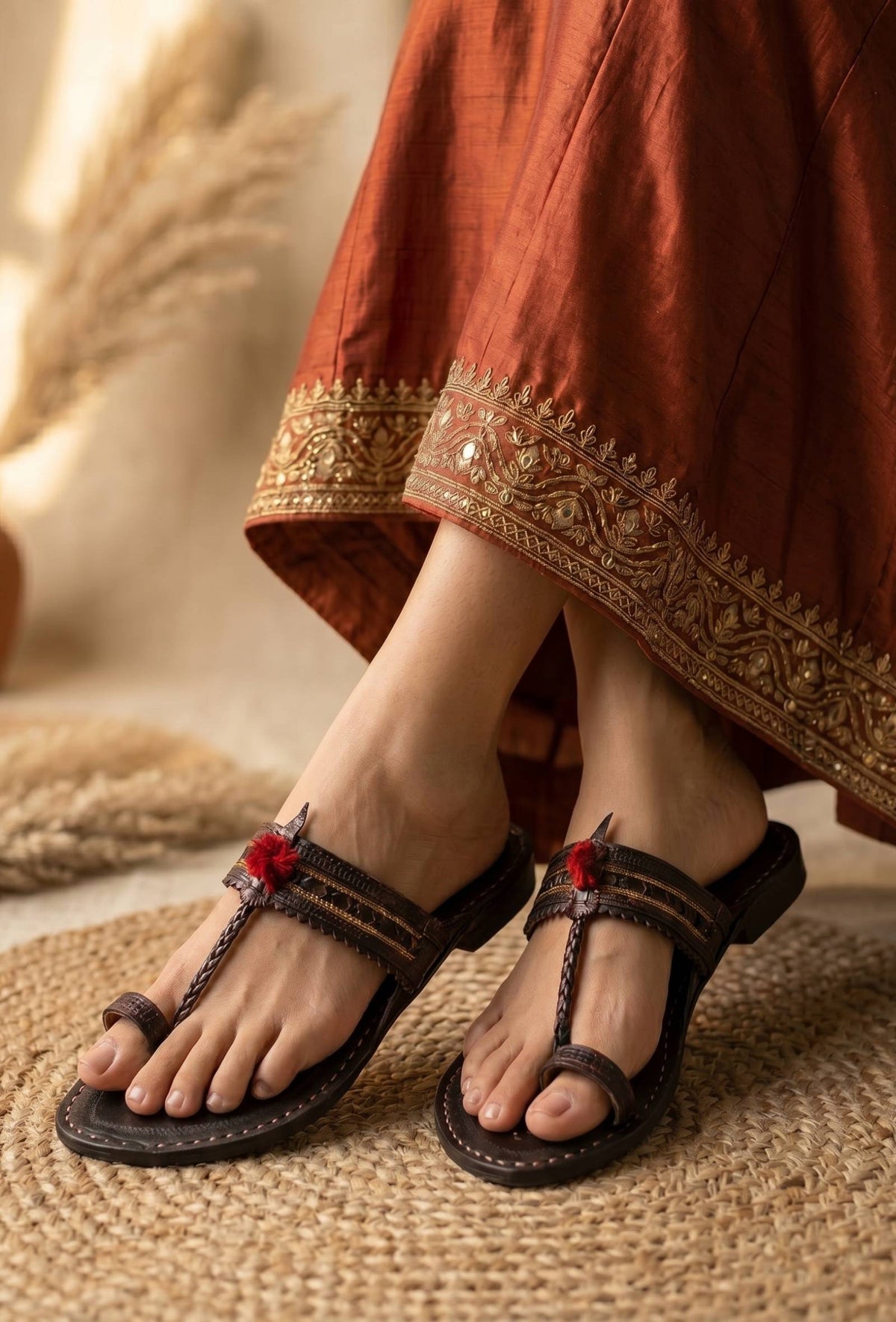 Vanika Tassel Toe-Ring Cruelty-Free Genuine Leather Kolhapur Flats サイズ EU42