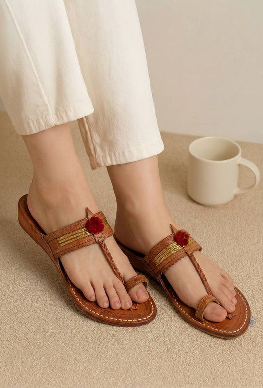 Saanjh Golden Strap Cruelty-Free Leather Kolhapuri Chappals サイズ EU38