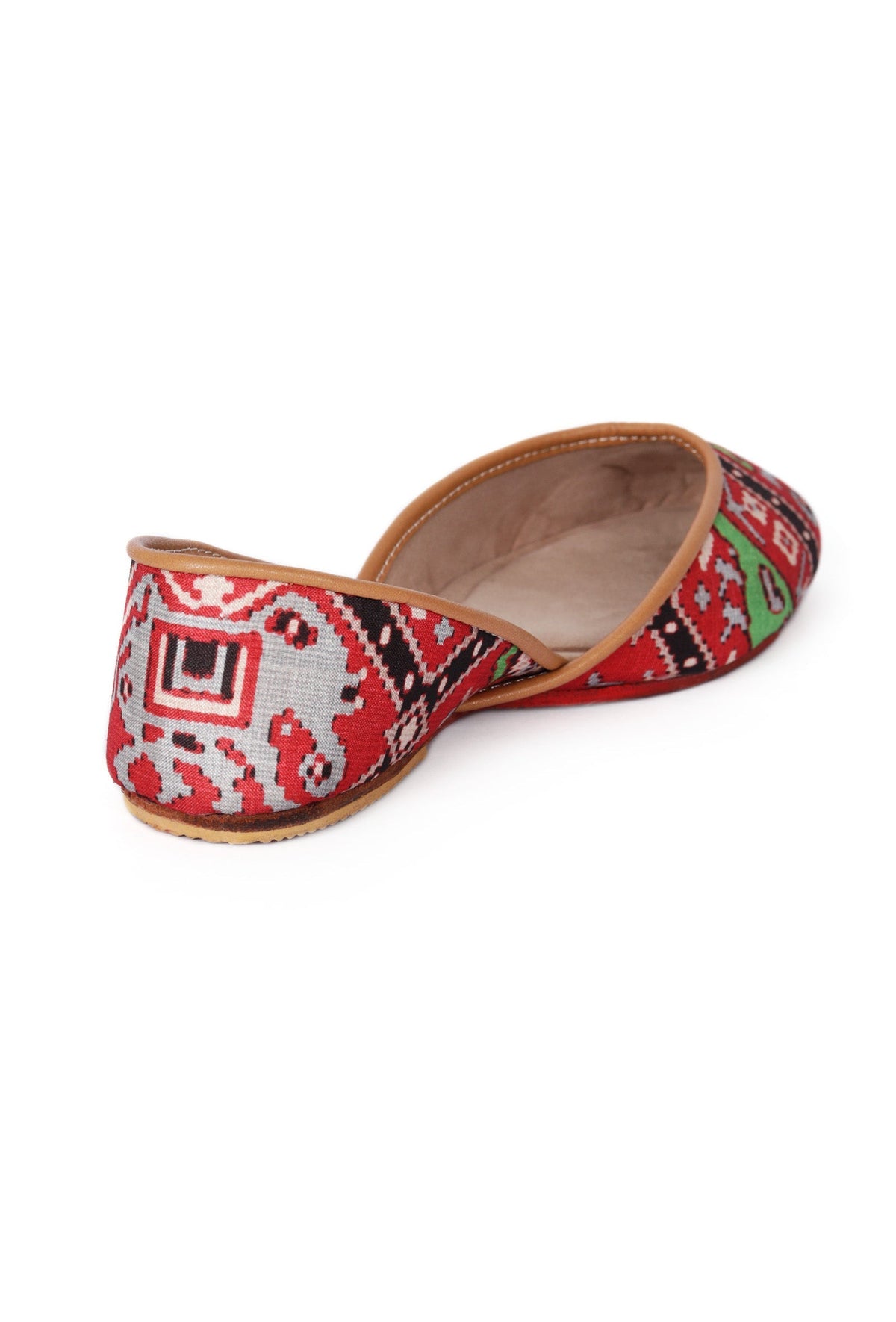 Green & Red Silk Patola Print Juttie サイズ EU42