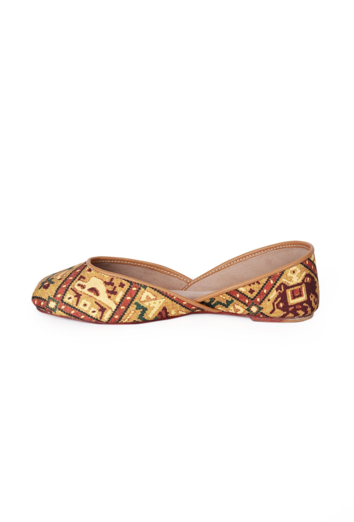 Golden Silk Patola Print Juttie サイズ EU36