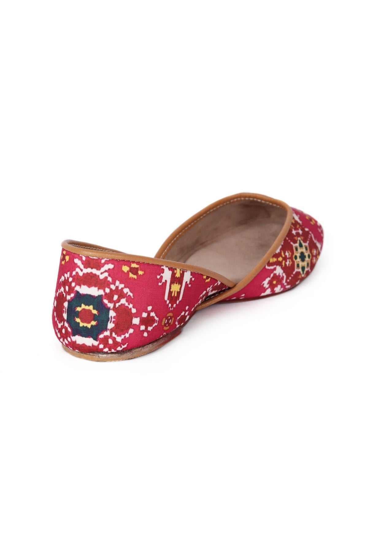 Pink & Coral Silk Patola Print Juttie サイズ EU38