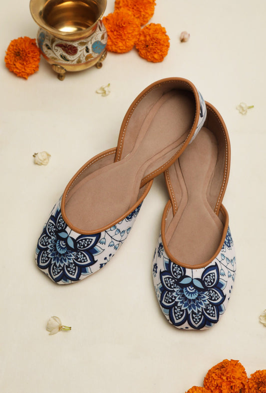 White and Blue Floral Chintz Jutti サイズ EU38