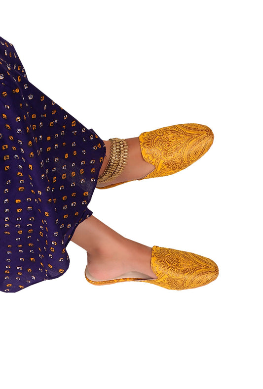 Intricate Yellow Brocade Slider Mules サイズ EU38