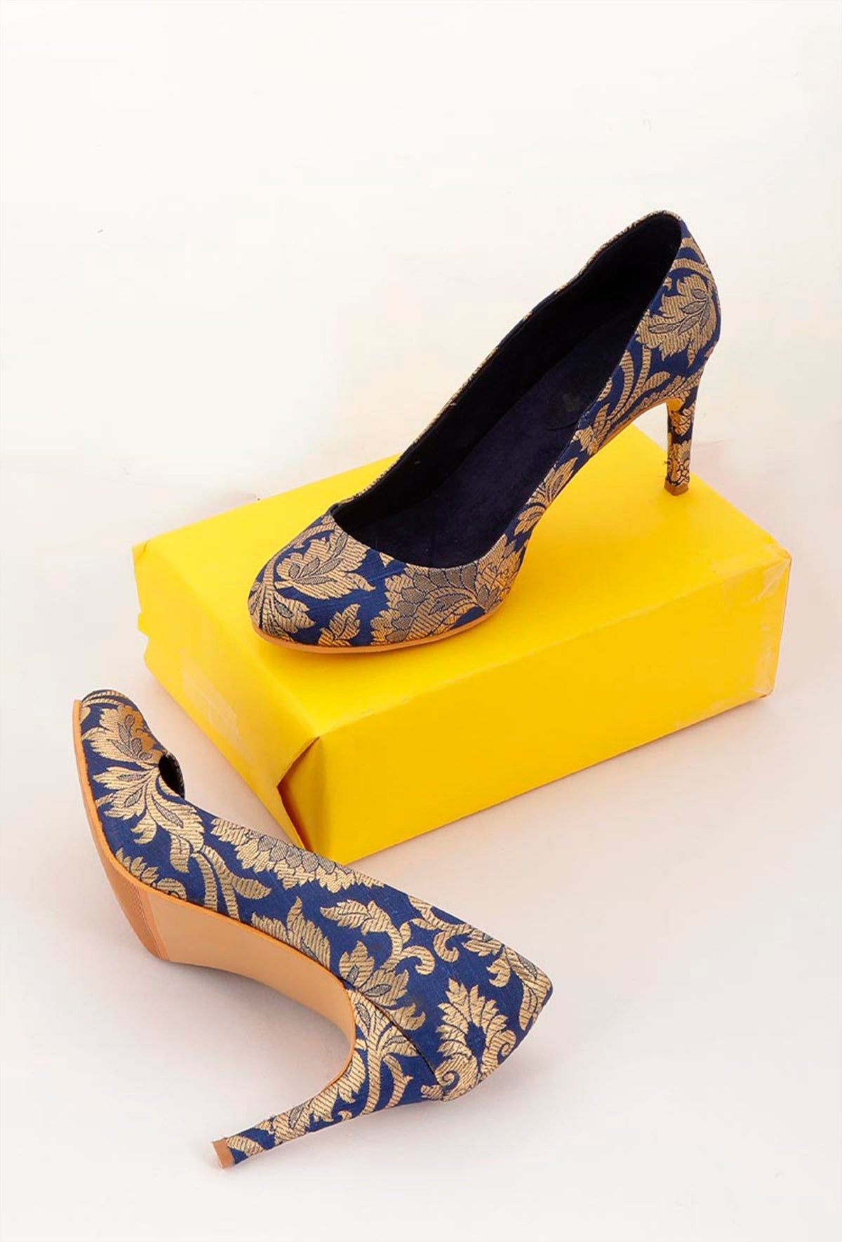 Blue Brocade Pencil Heel Pumps サイズ EU38