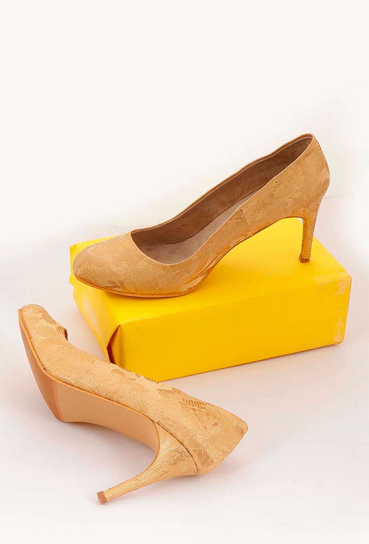 Beige Pencil Heels in Brocade サイズ EU38