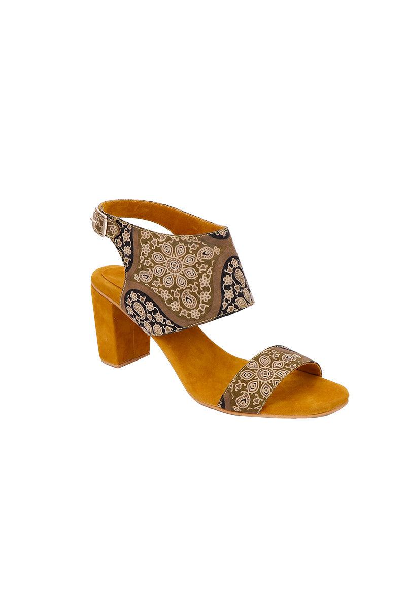 Medallion Yellow Ajrakh Cotton Strappy Block Heels in Suede サイズ EU40