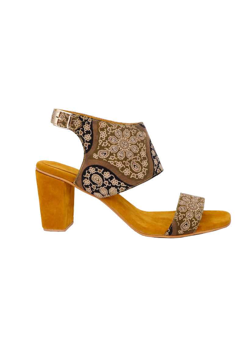 Medallion Yellow Ajrakh Cotton Strappy Block Heels in Suede サイズ EU42