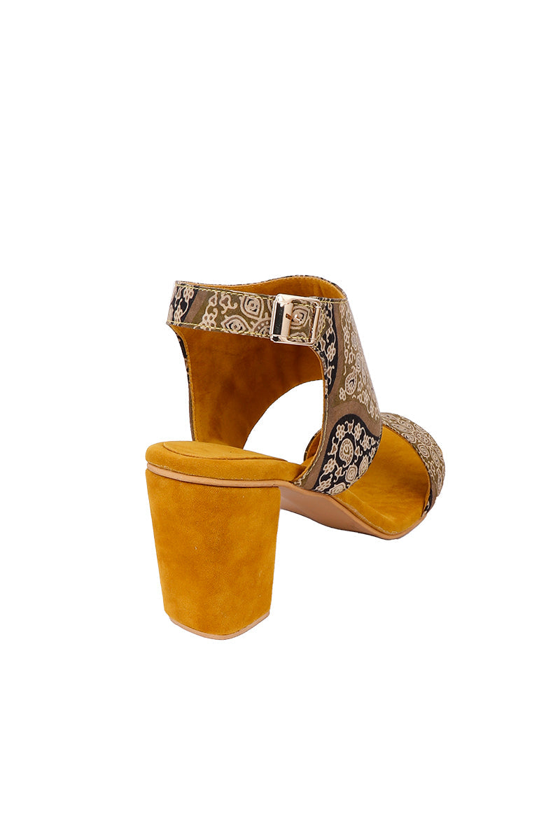 Medallion Yellow Ajrakh Cotton Strappy Block Heels in Suede サイズ EU41