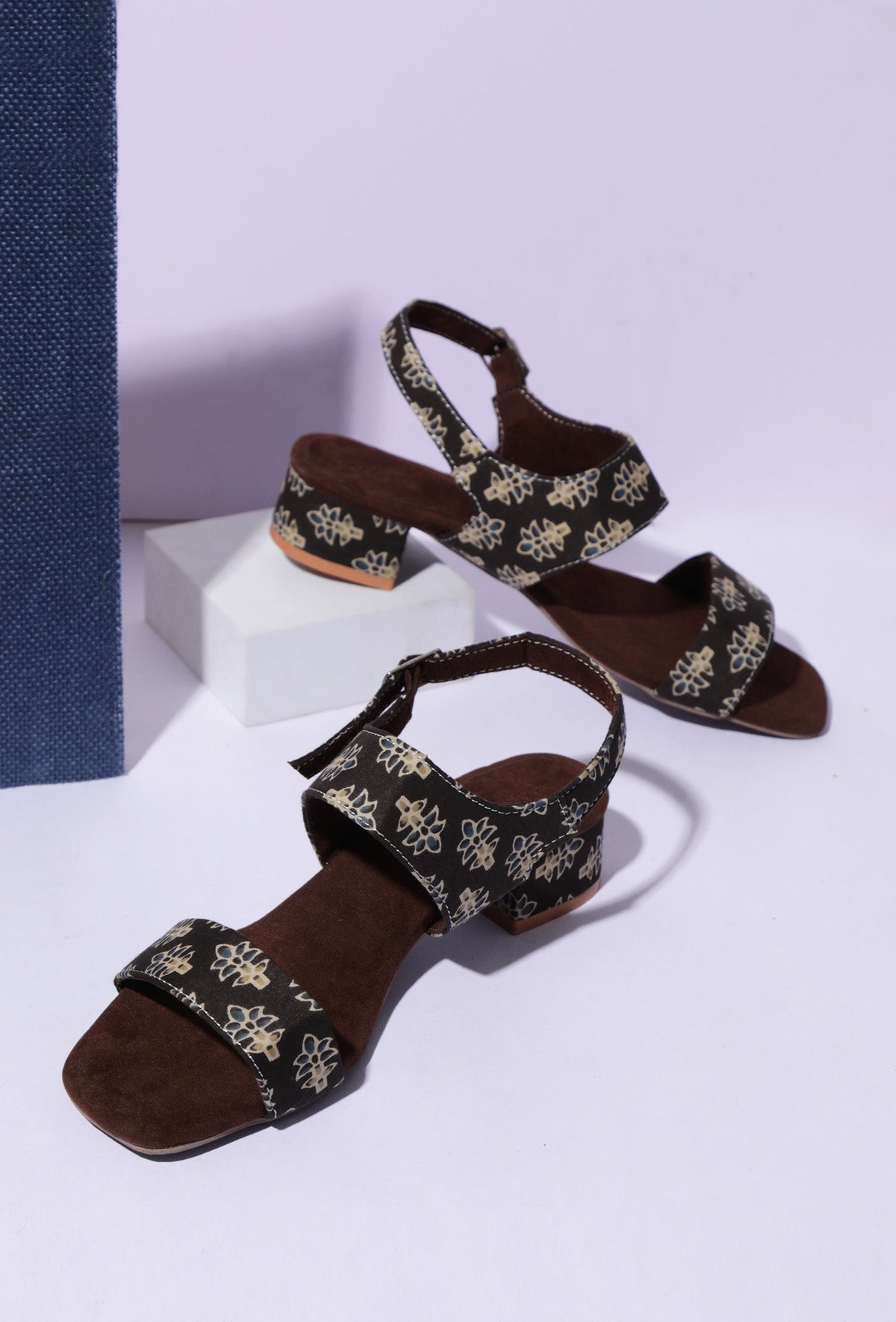Brown Cotton Ajrakh Strappy Block Heels サイズ EU39