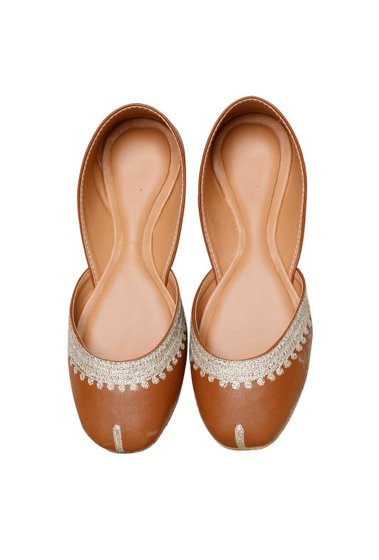 Tan Embroidered Cruelty-Free Leather Juttis サイズ EU38